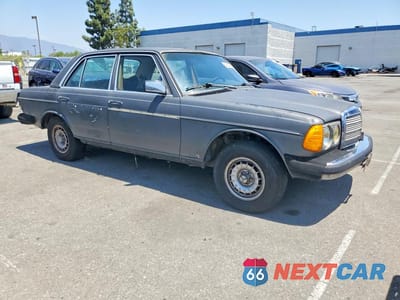 Czwarte zdjęcie samochodu z boku: 1983 MERCEDES-BENZ 300 DT VIN:WDBAB33A2DB031019 - miniatura