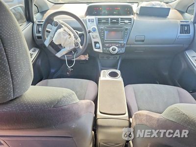 Zdjęcie 8 z 13 samochodu: 2012 TOYOTA PRIUS V THREE VIN:JTDZN3EU8C3029769 - miniatura