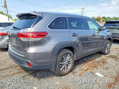 Trzecie zdjęcie samochodu z tyłu: 2019 TOYOTA HIGHLANDER XLE VIN:5TDJZRFH9KS588508 - miniatura