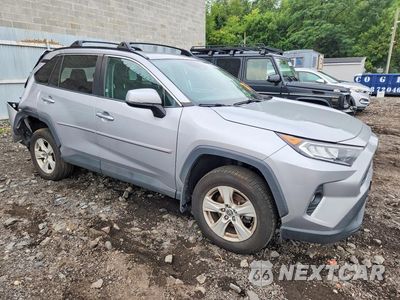 Czwarte zdjęcie samochodu z boku: 2021 TOYOTA RAV4 XLE VIN:2T3P1RFV5MW217127 - miniatura