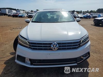 Piąte zdjęcie samochodu w środku: 2018 VOLKSWAGEN PASSAT SE VIN:1VWBA7A34JC007960 - miniatura