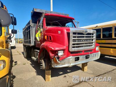 Czwarte zdjęcie samochodu z boku: 2001 STERLING L7500 DUMP TRUCK VIN:2FZAASAK51AH72972 - miniatura