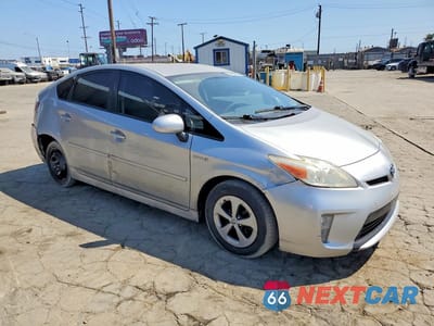 Czwarte zdjęcie samochodu z boku: 2015 TOYOTA PRIUS TWO VIN:JTDKN3DU9F1968142 - miniatura