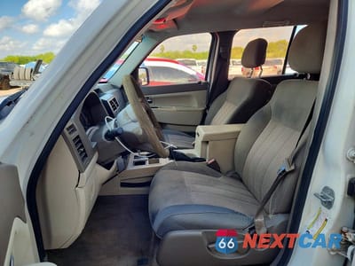 Zdjęcie 7 z 12 samochodu: 2010 JEEP LIBERTY SPORT VIN:1J4PP2GK6AW106376 - miniatura