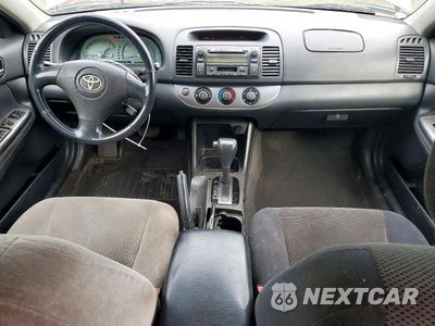 Zdjęcie 8 z 12 samochodu: 2002 TOYOTA CAMRY SE VIN:4T1BE30K82U518572 - miniatura