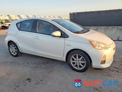 Czwarte zdjęcie samochodu z boku: 2012 TOYOTA PRIUS C THREE VIN:JTDKDTB31C1508854 - miniatura