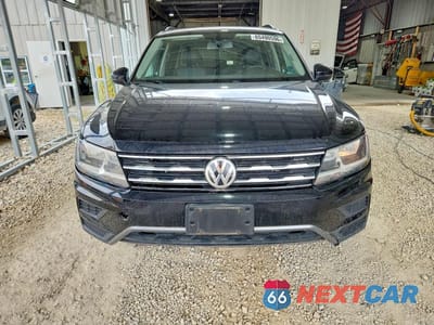 Piąte zdjęcie samochodu w środku: 2018 VOLKSWAGEN TIGUAN SE VIN:3VV2B7AX9JM100203 - miniatura