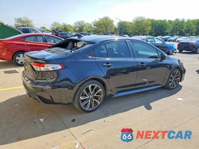 Trzecie zdjęcie samochodu z tyłu: 2020 TOYOTA COROLLA SE VIN:5YFP4RCE1LP015907 - miniatura