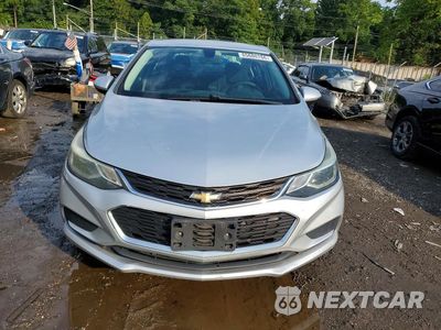 Piąte zdjęcie samochodu w środku: 2018 CHEVROLET CRUZE LT VIN:1G1BE5SM8J7156506 - miniatura