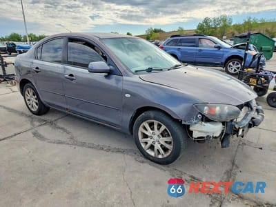 Czwarte zdjęcie samochodu z boku: 2008 MAZDA 3 I VIN:JM1BK32F981793455 - miniatura