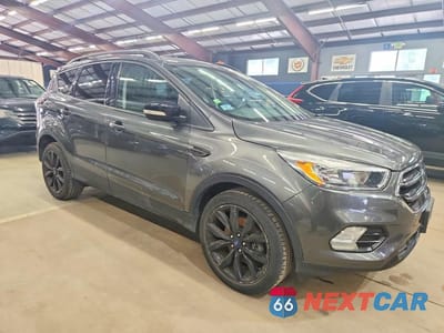 Czwarte zdjęcie samochodu z boku: 2017 FORD ESCAPE TITANIUM VIN:1FMCU9JD7HUE81744 - miniatura