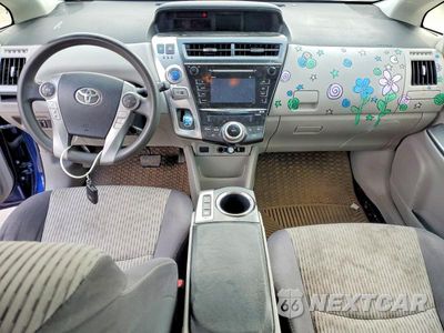 Zdjęcie 8 z 12 samochodu: 2015 TOYOTA PRIUS V THREE VIN:JTDZN3EU5FJ016767 - miniatura