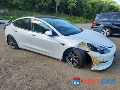 Czwarte zdjęcie samochodu z boku: 2022 TESLA MODEL 3 VIN:5YJ3E1EB5NF249997 - miniatura
