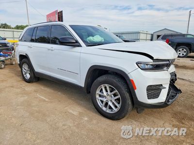 Czwarte zdjęcie samochodu z boku: 2025 JEEP GRAND CHEROKEE LAREDO VIN:1C4RJHAG2SC271318 - miniatura