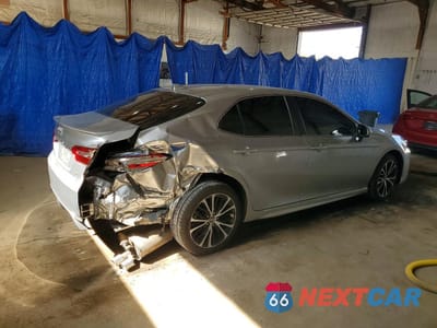 Trzecie zdjęcie samochodu z tyłu: 2020 TOYOTA CAMRY SE VIN:4T1G11AK1LU313536 - miniatura