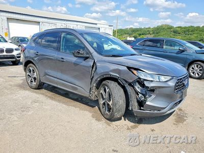 Czwarte zdjęcie samochodu z boku: 2024 FORD ESCAPE ST LINE SELECT VIN:1FMCU9NA9RUB61438 - miniatura
