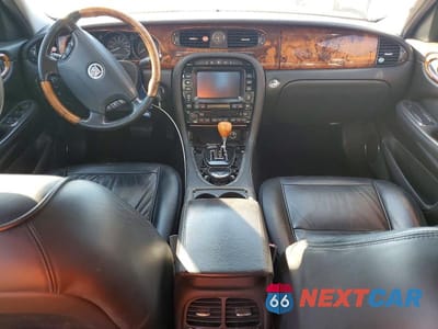Zdjęcie 8 z 13 samochodu: 2009 JAGUAR XJ8 L VIN:SAJWA79B99SH31570 - miniatura