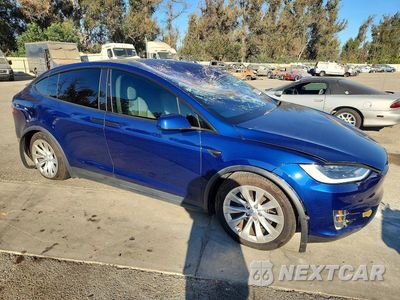 Czwarte zdjęcie samochodu z boku: 2018 TESLA MODEL X VIN:5YJXCDE27JF140492 - miniatura