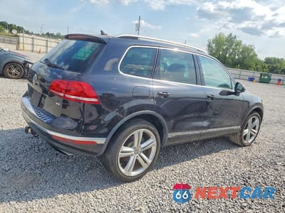Trzecie zdjęcie samochodu z tyłu: 2017 VOLKSWAGEN TOUAREG EXECUTIVE VIN:WVGGF7BPXHD003391 - miniatura