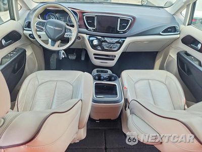 Zdjęcie 8 z 14 samochodu: 2017 CHRYSLER PACIFICA LIMITED VIN:2C4RC1GGXHR560830 - miniatura