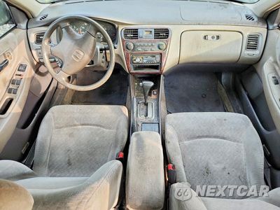 Zdjęcie 8 z 13 samochodu: 2001 HONDA ACCORD LX VIN:1HGCG66511A044052 - miniatura