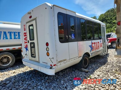 Trzecie zdjęcie samochodu z tyłu: 2017 FORD E350 SHUTTLE BUS VIN:1FDEE3FS6HDC24844 - miniatura