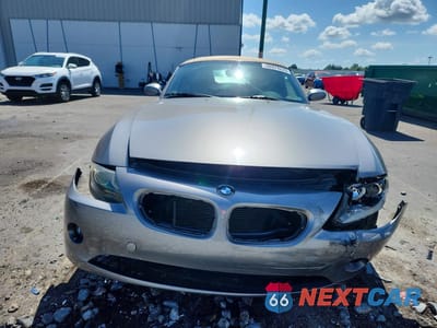 Piąte zdjęcie samochodu w środku: 2005 BMW Z4 2.5 VIN:4USBT33515LS58679 - miniatura
