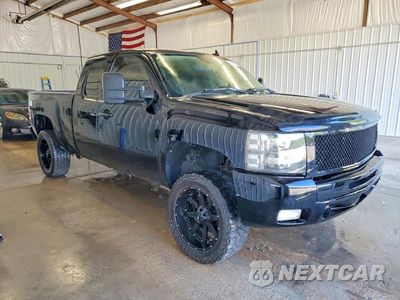 Czwarte zdjęcie samochodu z boku: 2011 CHEVROLET SILVERADO K1500 LT VIN:1GCRKSE39BZ241943 - miniatura