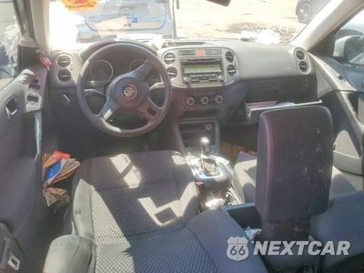 Zdjęcie 8 z 12 samochodu: 2011 VOLKSWAGEN TIGUAN S VIN:WVGAV7AX0BW515652 - miniatura
