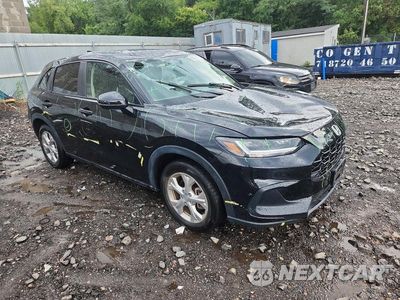 Czwarte zdjęcie samochodu z boku: 2024 HONDA HR-V LX VIN:3CZRZ2H30RM743673 - miniatura