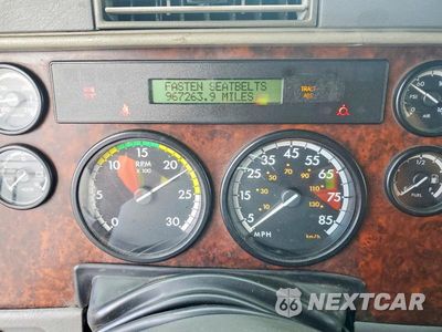 Zdjęcie 9 z 13 samochodu: 2006 FREIGHTLINER CST120 SEMI TRUCK VIN:1FUJBBCK06LX07056 - miniatura