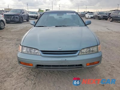 Piąte zdjęcie samochodu w środku: 1994 HONDA ACCORD LX VIN:1HGCD5630RA161831 - miniatura