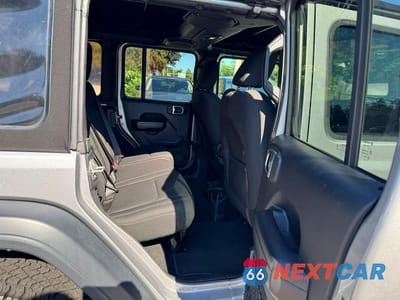 Zdjęcie 10 z 11 samochodu: 2018 JEEP WRANGLER UNLIMITED SPORT VIN:1C4HJXDG4JW171848 - miniatura