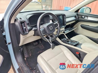 Zdjęcie 8 z 12 samochodu: 2019 VOLVO XC40 T5 MOMENTUM VIN:YV4162XZ7K2007647 - miniatura