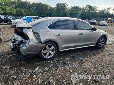 Trzecie zdjęcie samochodu z tyłu: 2012 VOLKSWAGEN PASSAT SE VIN:1VWBP7A36CC034384 - miniatura