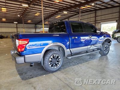 Trzecie zdjęcie samochodu z tyłu: 2017 NISSAN TITAN PLATINUM RESERVE VIN:1N6AA1E52HN570329 - miniatura