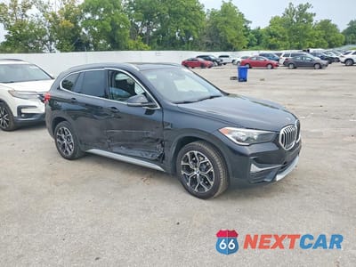 Czwarte zdjęcie samochodu z boku: 2020 BMW X1 XDRIVE28I VIN:WBXJG9C04L5P23702 - miniatura