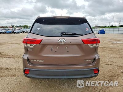 Zdjęcie 6 z 13 samochodu: 2018 TOYOTA HIGHLANDER XLE VIN:5TDJZRFH8JS875059 - miniatura