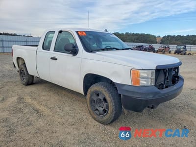 Czwarte zdjęcie samochodu z boku: 2007 GMC NEW SIERRA C1500 VIN:2GTEC19C571590727 - miniatura