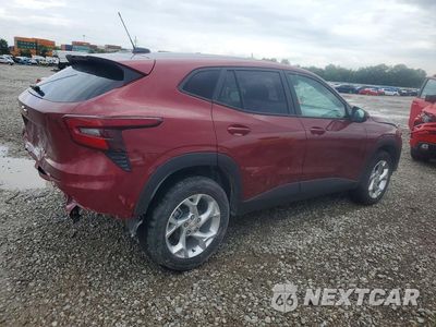 Trzecie zdjęcie samochodu z tyłu: 2024 CHEVROLET TRAX LS VIN:KL77LFE2XRC184682 - miniatura