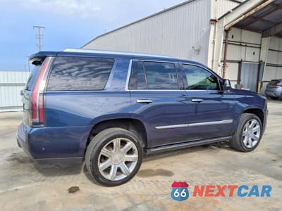 Trzecie zdjęcie samochodu z tyłu: 2019 CADILLAC ESCALADE PREMIUM LUXURY VIN:1GYS3CKJ6KR116805 - miniatura