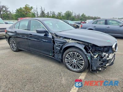 Czwarte zdjęcie samochodu z boku: 2019 BMW 5ER 530XE VIN:WBAJB1C55KB376466 - miniatura