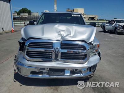 Piąte zdjęcie samochodu w środku: 2017 RAM 1500 SLT VIN:3C6RR6LT5HG604969 - miniatura