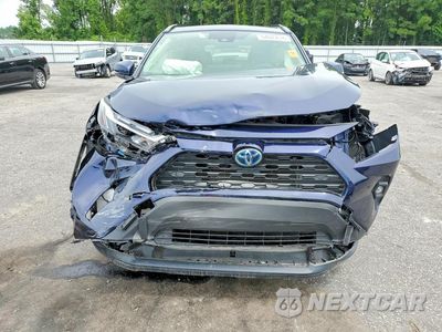 Piąte zdjęcie samochodu w środku: 2024 TOYOTA RAV4 XLE PREMIUM VIN:JTMB6RFVXRD121560 - miniatura