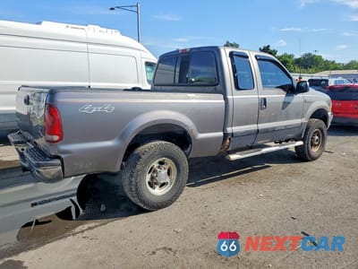 Trzecie zdjęcie samochodu z tyłu: 2002 FORD F250 SUPER DUTY VIN:1FTNX21LX2EC31936 - miniatura