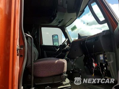 Piąte zdjęcie samochodu w środku: 2018 INTERNATIONAL LT625 - SEMI TRUCK VIN:3HSDZTZR5JN048121 - miniatura
