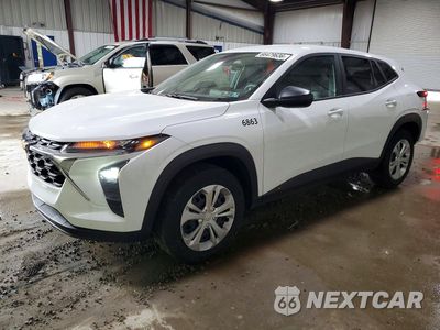2025 CHEVROLET TRAX LS KL77LFEPXSC096863 - główne zdjęcie licytacji z USA - miniatura