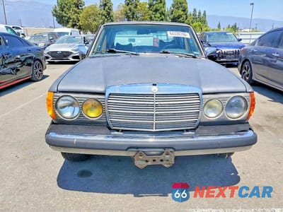 Piąte zdjęcie samochodu w środku: 1983 MERCEDES-BENZ 300 DT VIN:WDBAB33A2DB031019 - miniatura