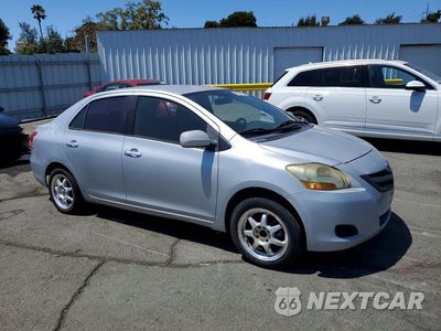 Czwarte zdjęcie samochodu z boku: 2007 TOYOTA YARIS BASE VIN:JTDBT923271010951 - miniatura
