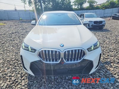 Piąte zdjęcie samochodu w środku: 2026 BMW X6 XDRIVE40I VIN:5UX33EX02T9232654 - miniatura
